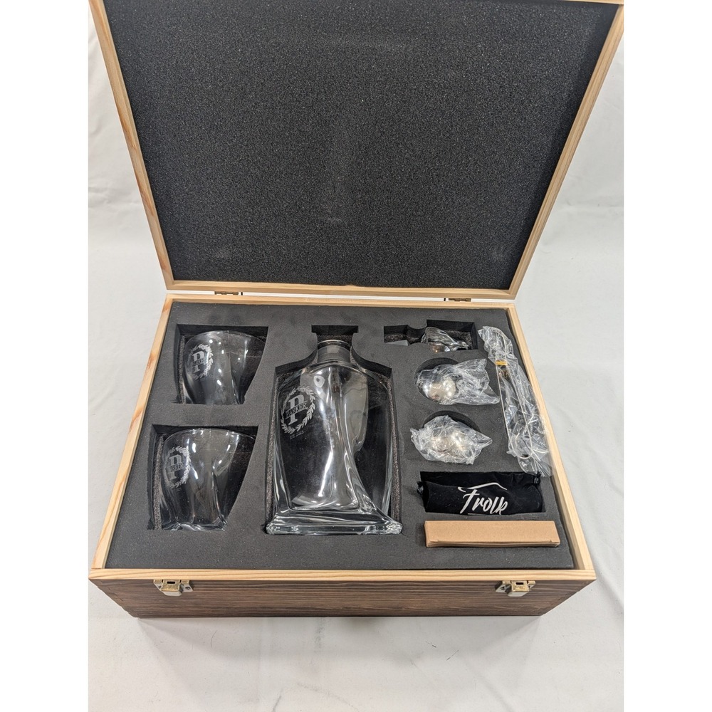 Parker Family Name Frolk Whiskey  Whiskey Decanter, 2 Twist Whiskey Glasses‎ Set